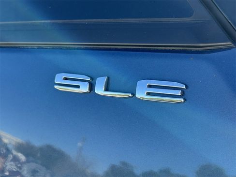 Used 2024 GMC Terrain SLE image 12