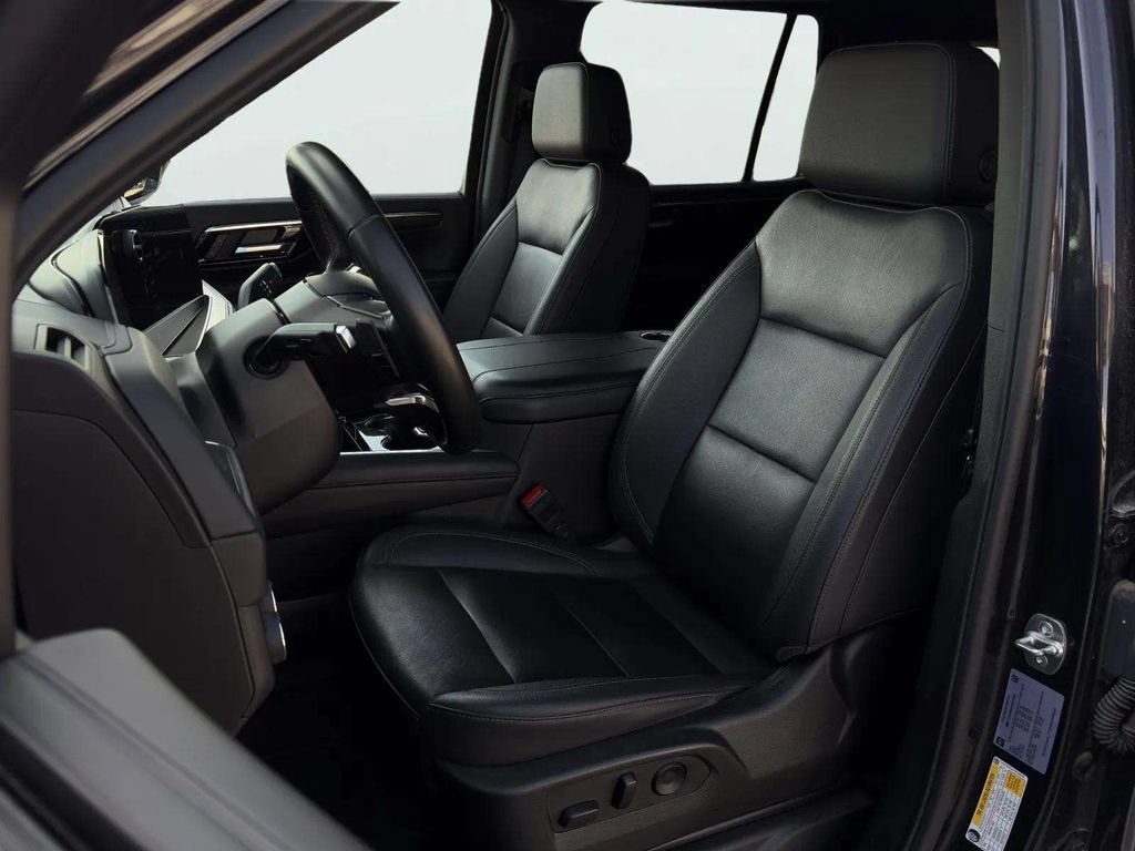 Used 2025 Chevrolet Tahoe LT AWD/4WD image 10