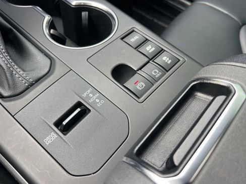 Used 2023 Toyota Highlander XLE image 21