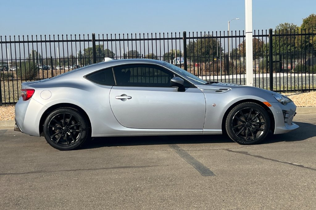 Certified 2017 Toyota 86 RWD image 3