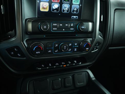 Used 2019 Chevrolet Silverado 2500 LTZ image 21