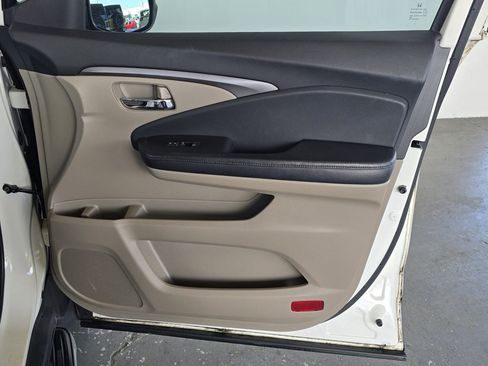 Used 2017 Honda Pilot EX-L image 11