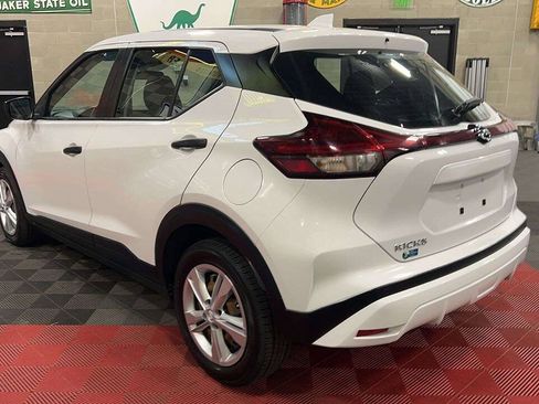 Used 2021 Nissan Kicks S FWD image 3