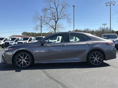 Used 2022 Toyota Camry SE image 20