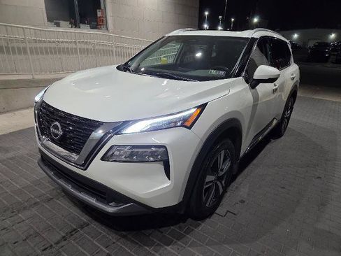 Used 2023 Nissan Rogue SL image 1