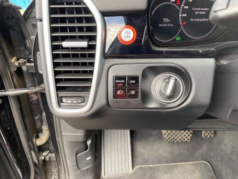 Used 2019 Porsche Cayenne image 14