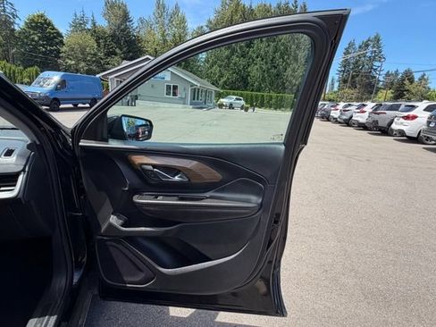 Used 2021 GMC Terrain SLE FWD image 32