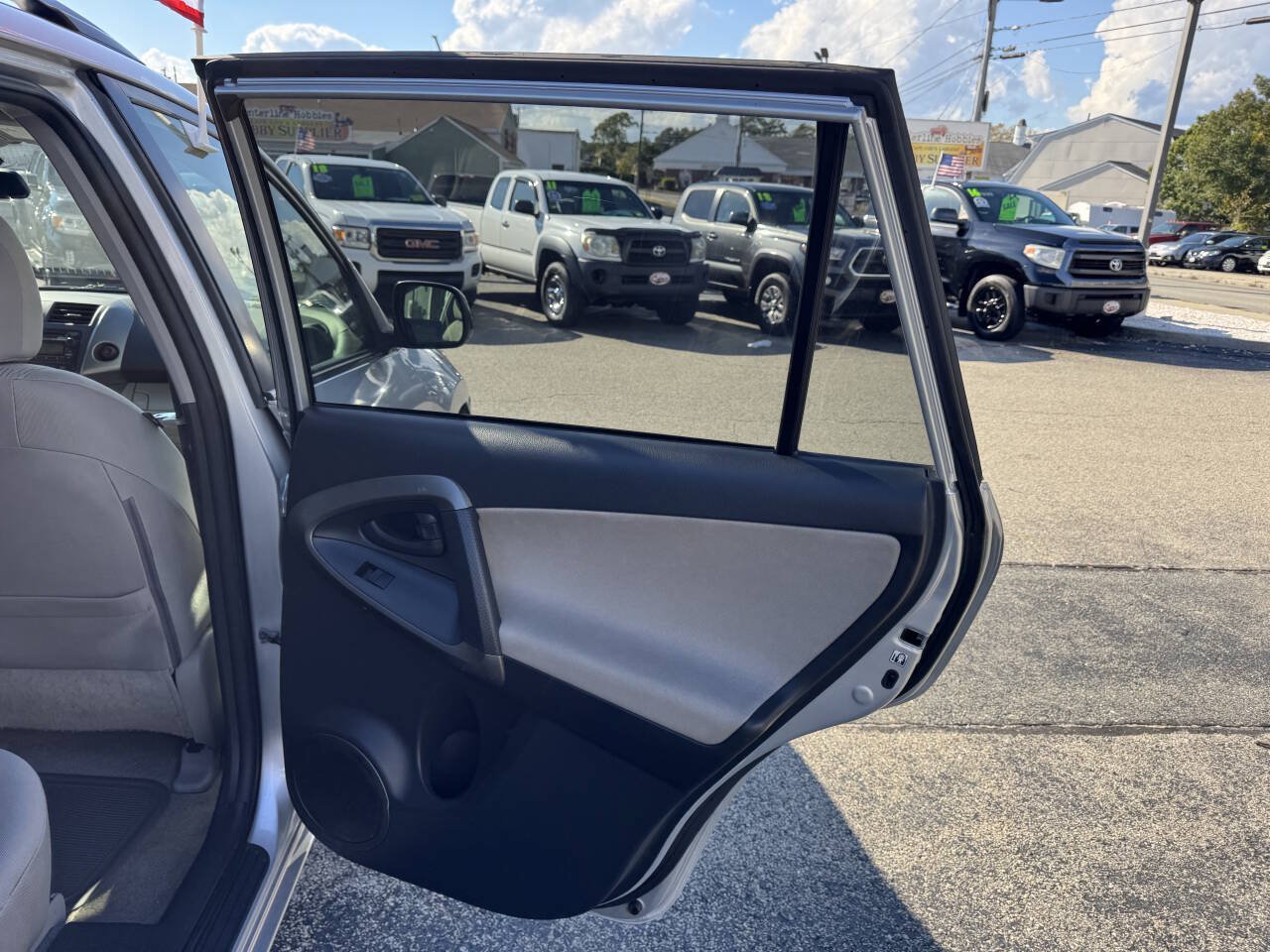 Used 2012 Toyota RAV4 FWD w/ Value Pkg image 33