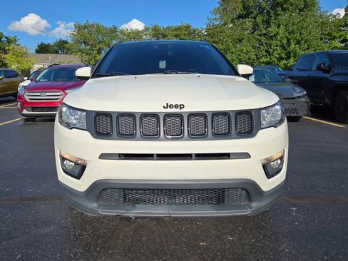 Used 2019 Jeep Compass Latitude FWD image 2