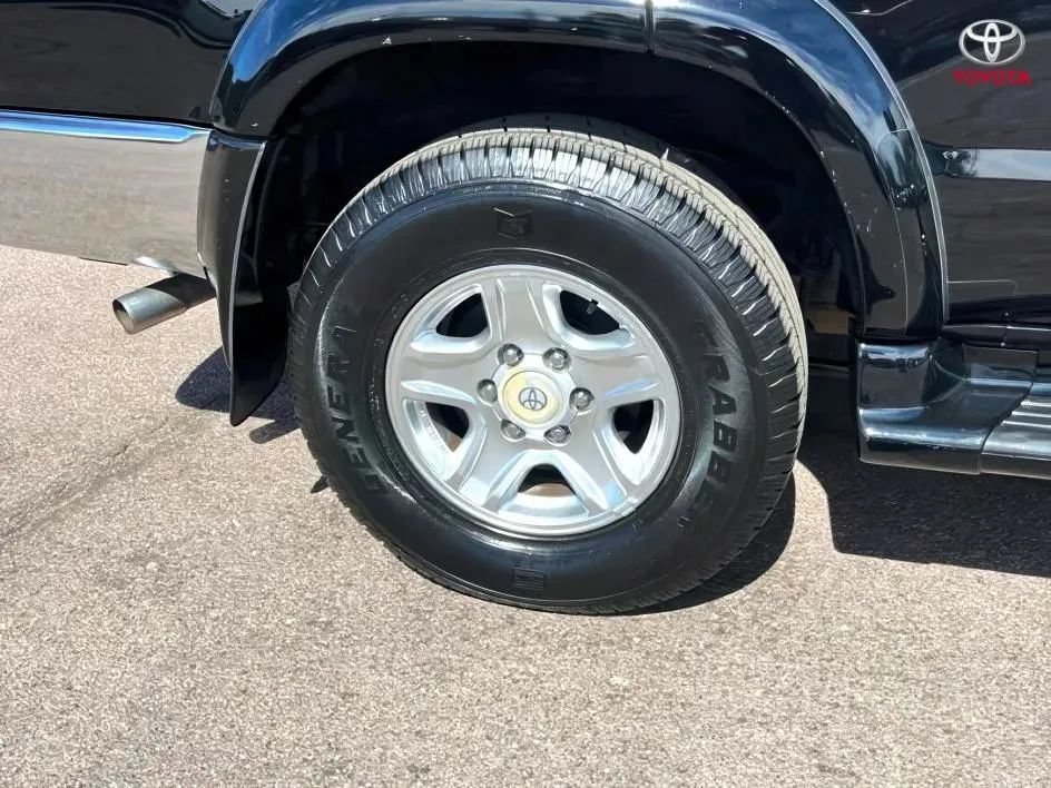 Used 2001 Toyota 4Runner SR5 w/ Upgrade Value Pkg 3 AWD/4WD image 24