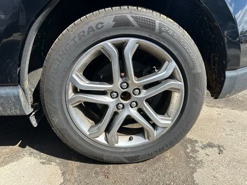 Used 2016 Ford Edge Titanium FWD image 16