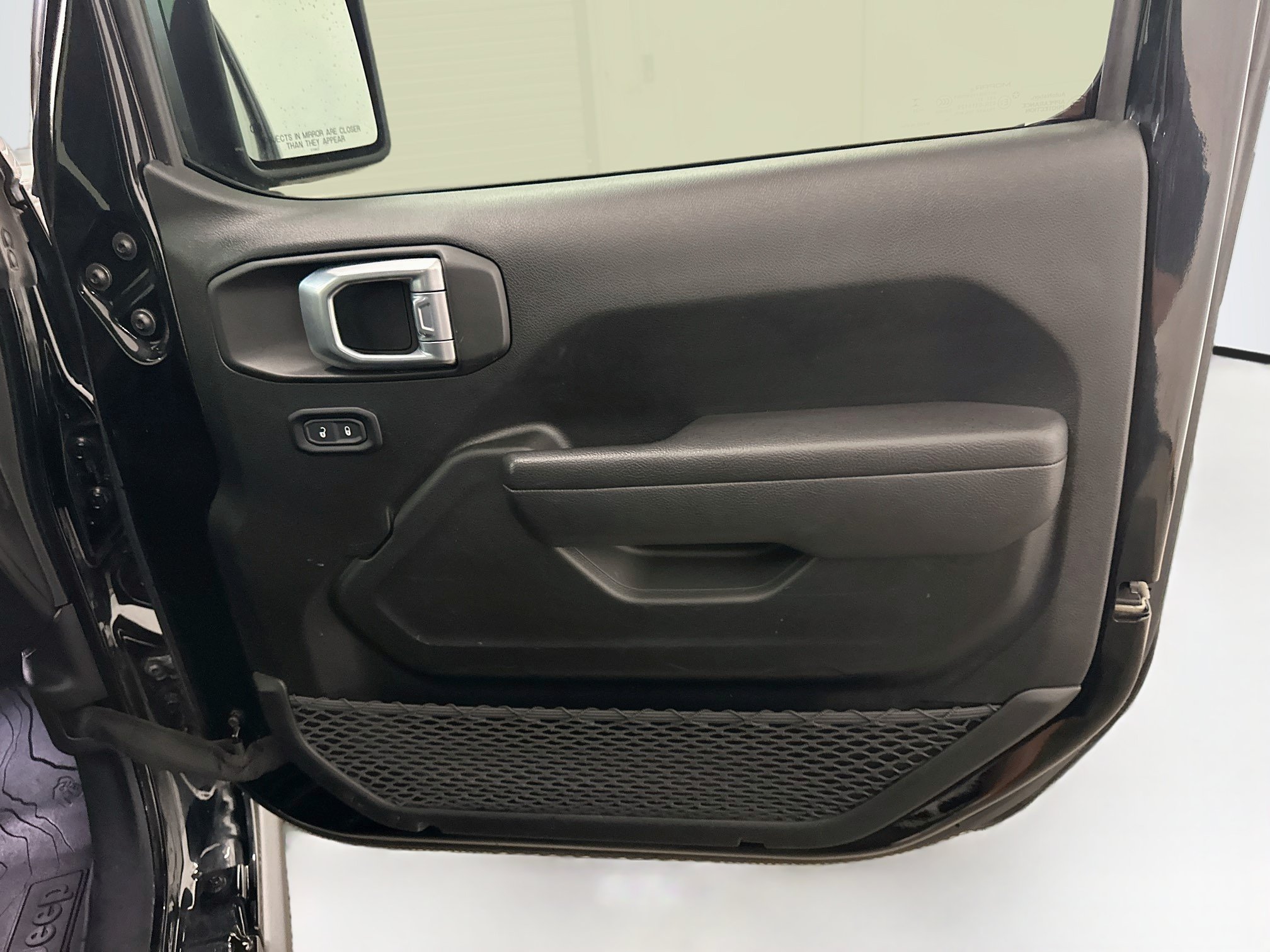 Used 2023 Jeep Wrangler Unlimited w/ Cold Weather Group AWD/4WD image 32