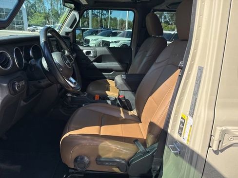 Used 2020 Jeep Gladiator Overland w/ Popular Equipment Package AWD/4WD image 18