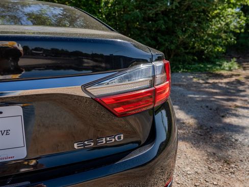 Used 2016 Lexus ES 350 w/ Premium Package w/Wood Trim image 11