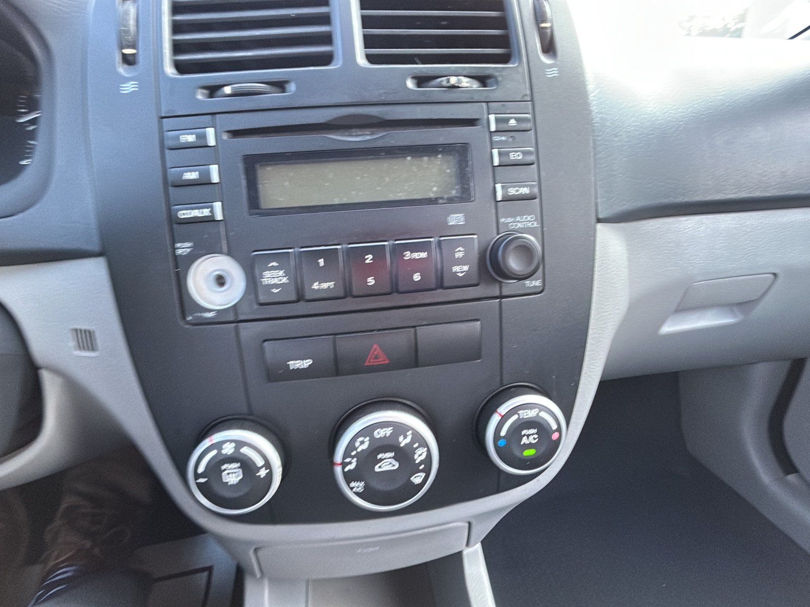 Used 2008 Kia Spectra EX FWD image 16