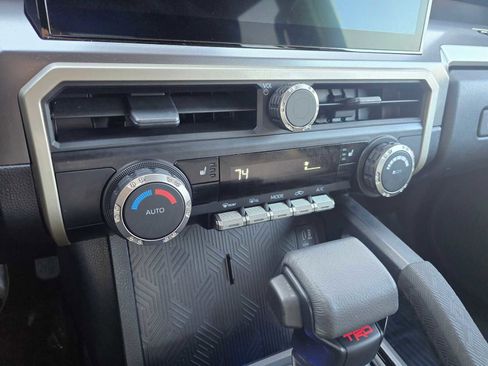 Used 2024 Toyota Tacoma TRD Off-Road image 29