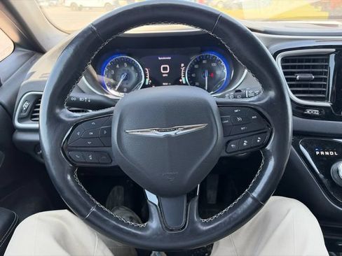 Used 2020 Chrysler Pacifica Touring-L w/ Advanced Safetytec Group AWD/4WD image 9