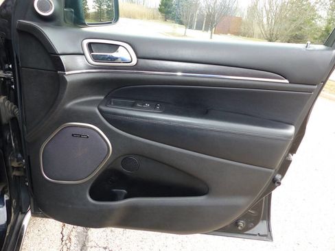 Used 2017 Jeep Grand Cherokee Summit image 32