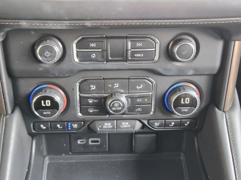 Used 2021 Chevrolet Tahoe High Country w/ Premium Package RWD image 14