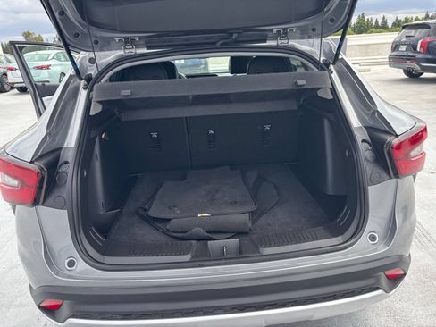 Used 2025 Chevrolet Trax LT FWD image 28