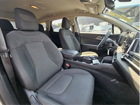 Used 2023 Kia Sportage LX AWD/4WD image 4