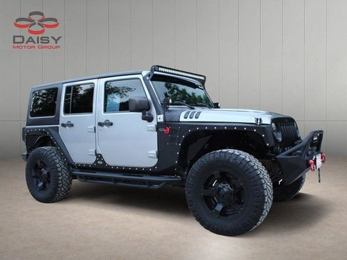 Used 2013 Jeep Wrangler Unlimited Sahara w/ Connectivity Group AWD/4WD image 3