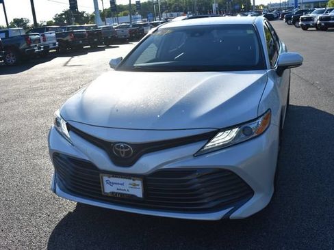 Used 2020 Toyota Camry XLE FWD image 7