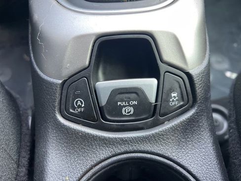 Used 2017 Jeep Compass Latitude w/ Popular Equipment Group FWD image 14