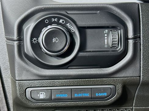 Used 2025 Jeep Wrangler Sahara w/ Safety Group AWD/4WD image 17