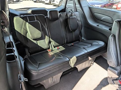 Used 2025 Chrysler Pacifica Select FWD image 29