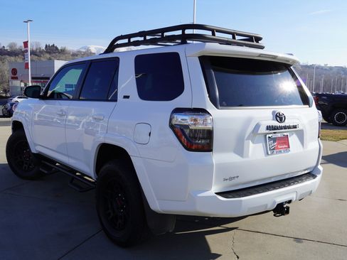 Certified 2022 Toyota 4Runner SR5 Premium image 6