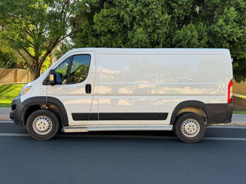 Used 2025 RAM ProMaster 2500 w/ U-Haul Equipment Group FWD image 2