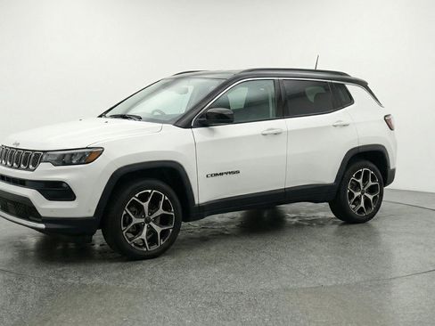 Used 2025 Jeep Compass Limited AWD/4WD image 3