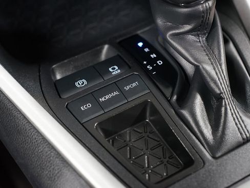 Certified 2025 Toyota RAV4 LE image 22