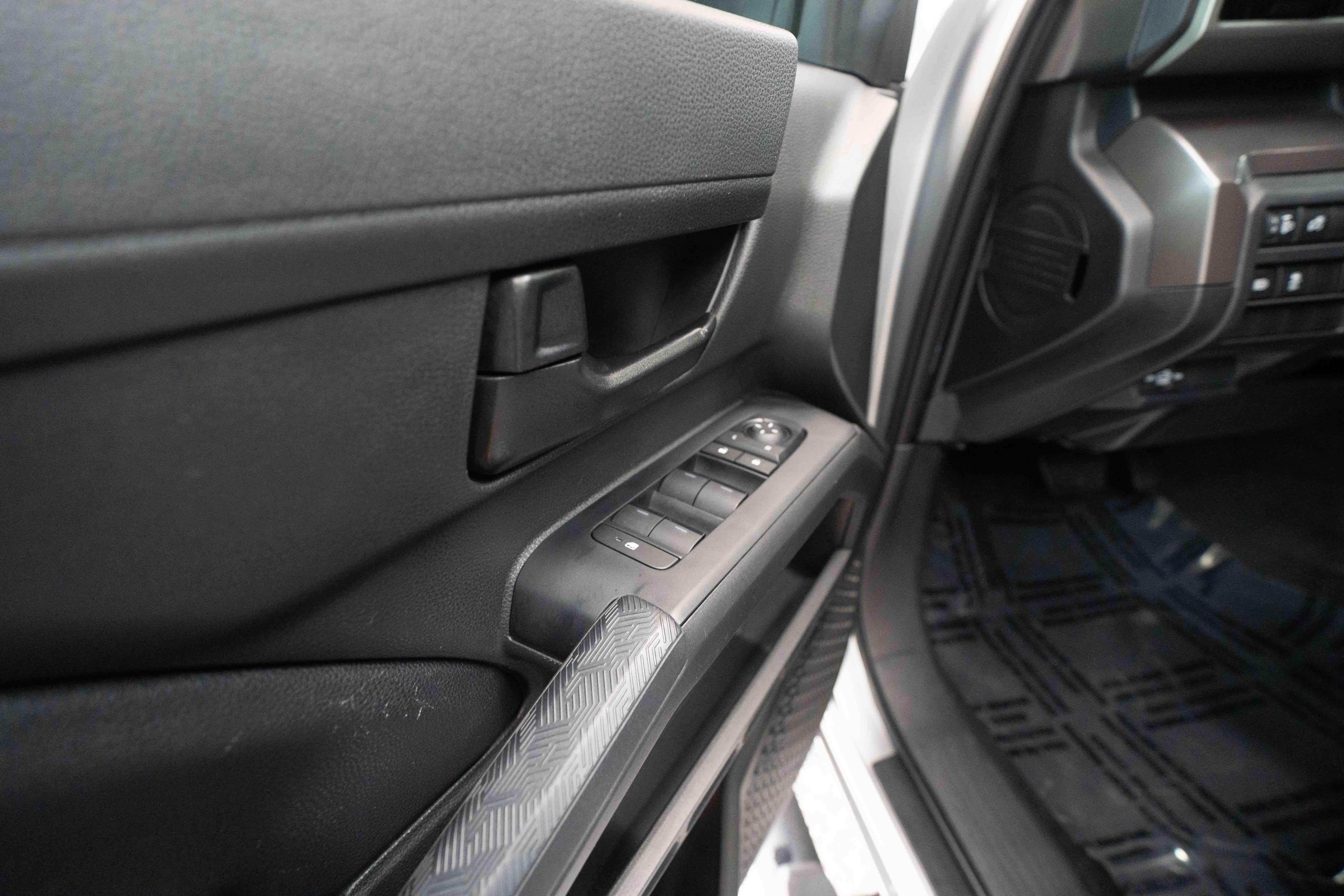 Used 2024 Toyota Tacoma SR5 AWD/4WD image 7
