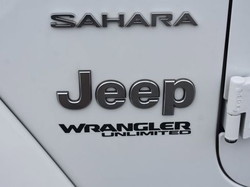 Used 2018 Jeep Wrangler Unlimited Sahara image 11