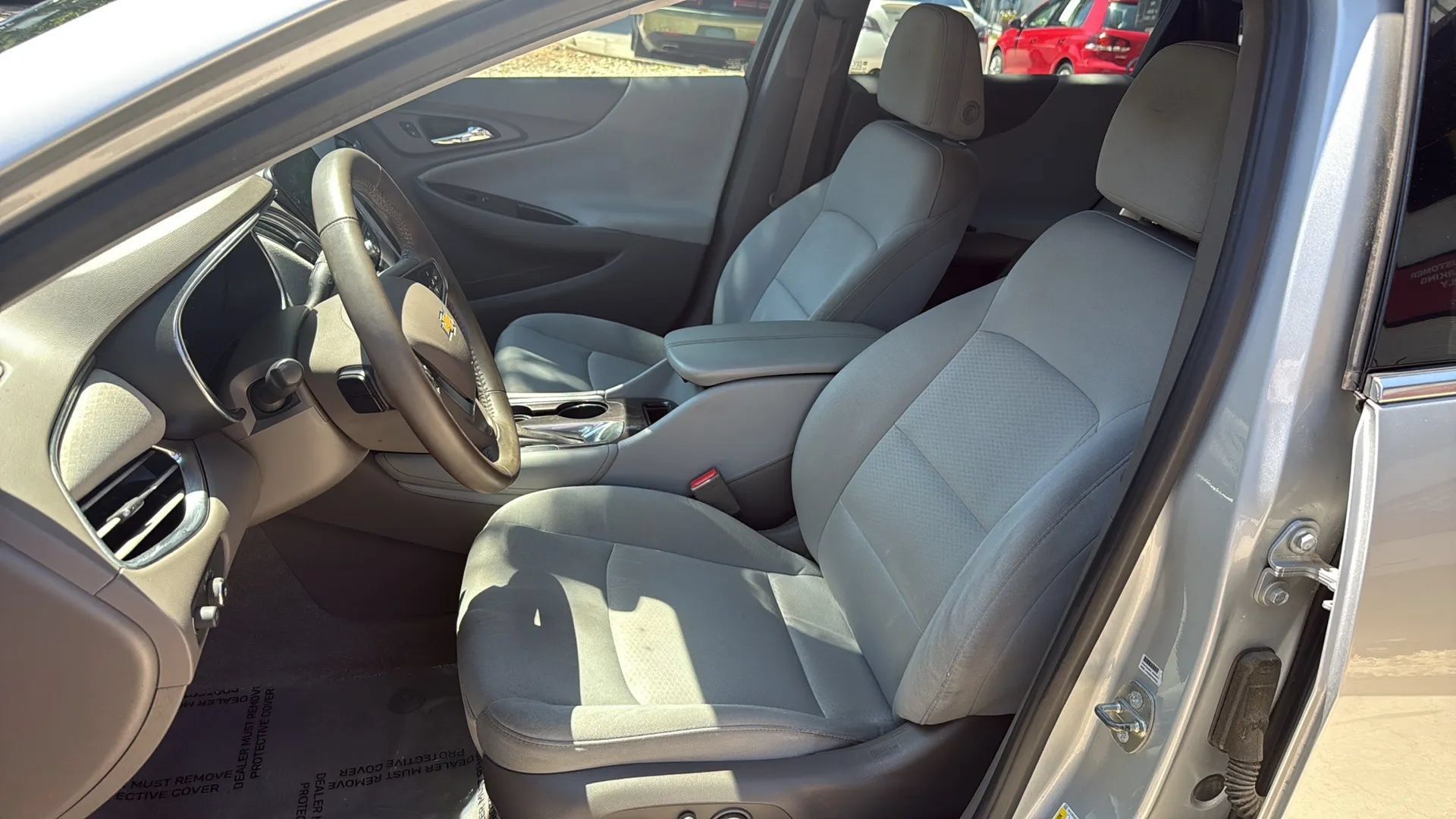 Used 2017 Chevrolet Malibu LT FWD image 13