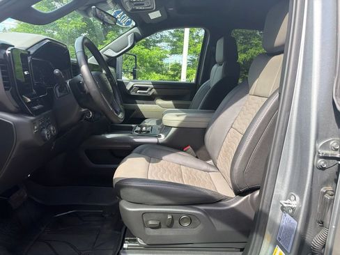 Used 2024 Chevrolet Silverado 2500 ZR2 w/ Technology Package AWD/4WD image 28
