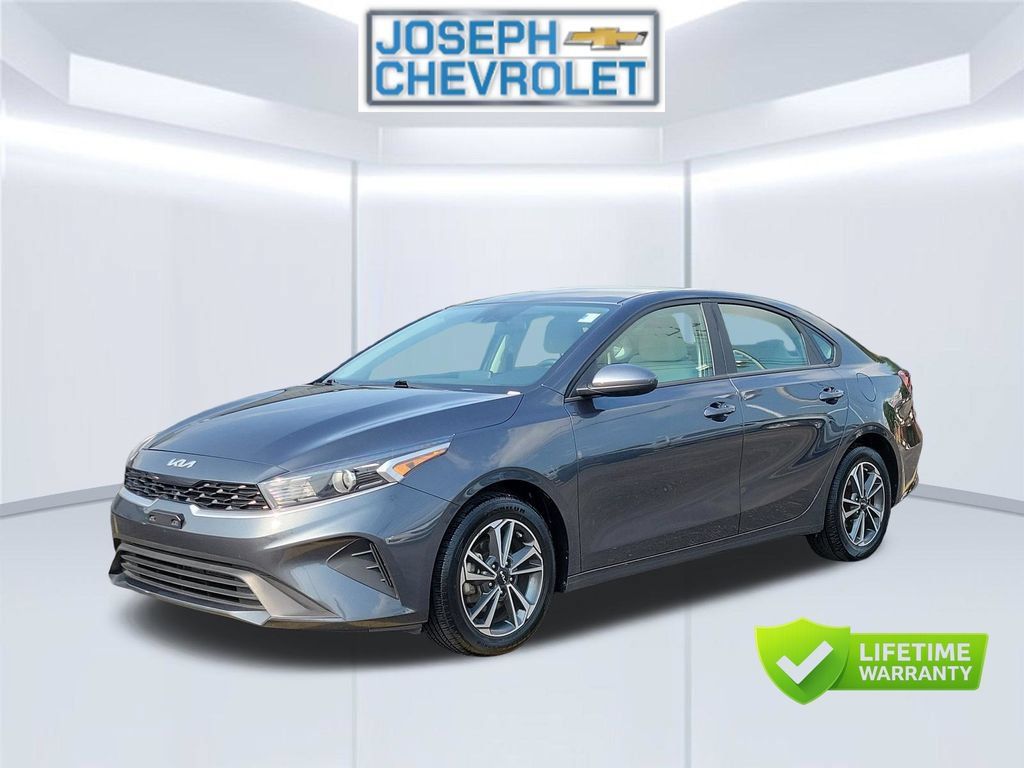 Used 2023 Kia Forte LXS FWD image 2