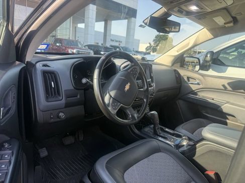 Used 2019 Chevrolet Colorado Z71 w/ Z71 Midnight Edition image 5