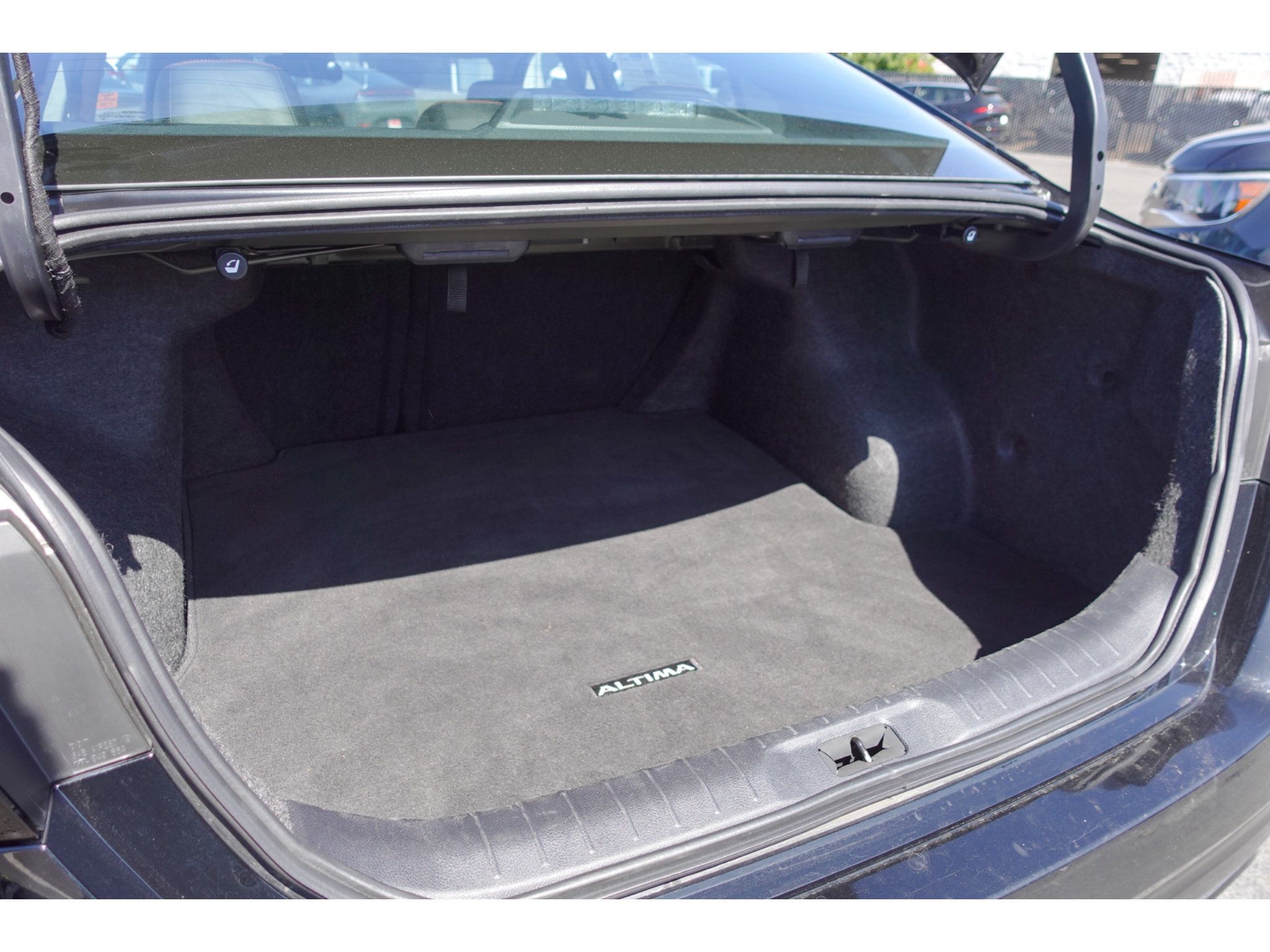 Used 2025 Nissan Altima 2.5 SR FWD image 23