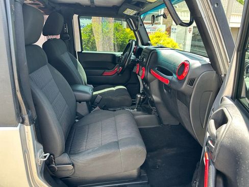 Used 2012 Jeep Wrangler Sahara image 21
