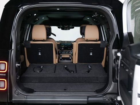 New 2026 Land Rover Defender 130 X-Dynamic SE image 31