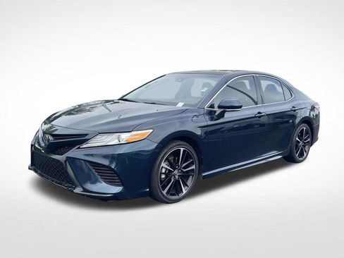 Used 2020 Toyota Camry XSE FWD image 3