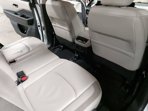 Used 2024 Nissan Pathfinder SL image 11