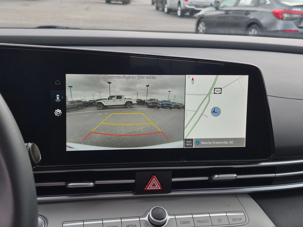Used 2025 Hyundai Elantra Limited FWD image 21