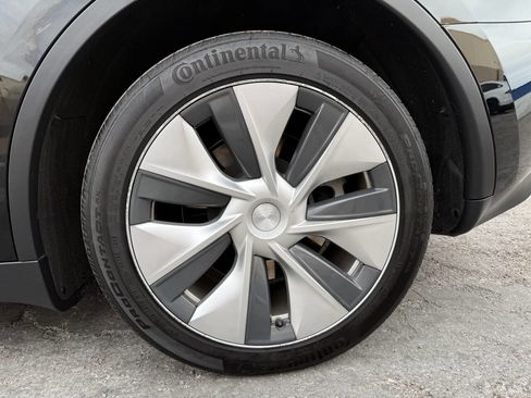 Used 2023 Tesla Model Y Long Range image 32