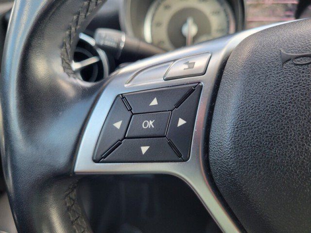 Used 2012 Mercedes-Benz SLK 350 image 18