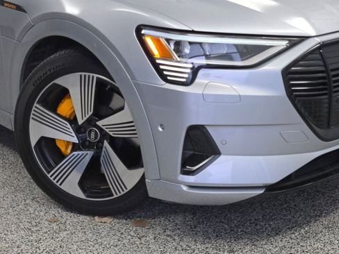 Used 2022 Audi e-tron Premium Plus w/ Premium Plus Package image 3