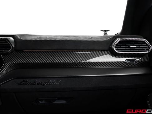 Used 2024 Lamborghini Urus Performante AWD/4WD image 41